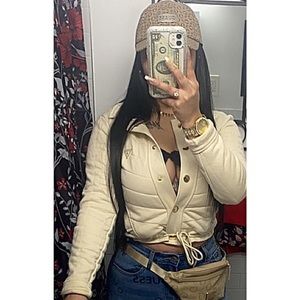 Meet your Posher, Emiily